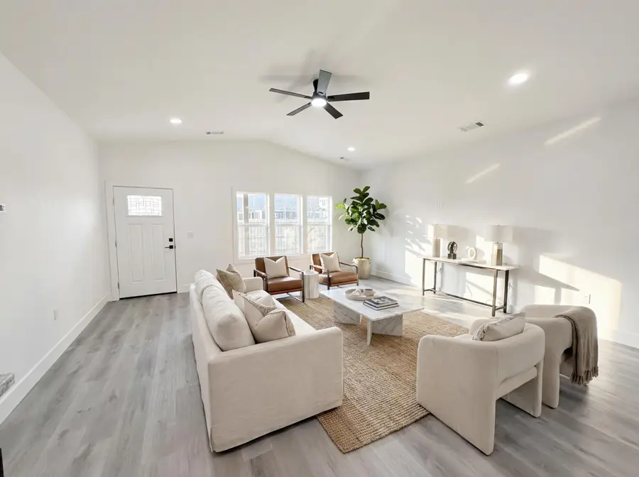 465 Arnos Street, Talent, OR 97540 - #3