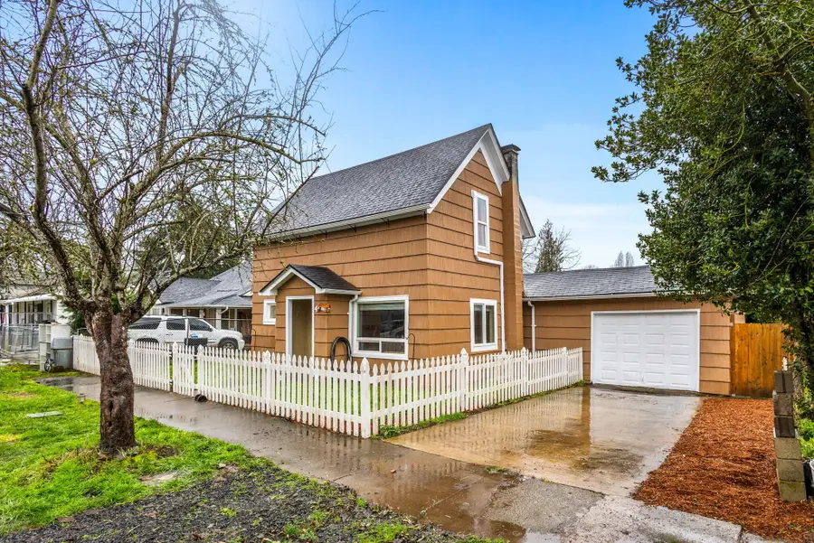 456 N Log Cabin Street, Independence, OR 97351 - #2