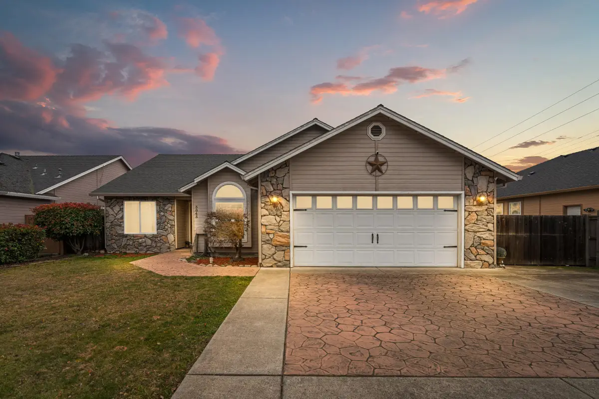 3043 Colonial Avenue, Medford, OR 97504 - #1