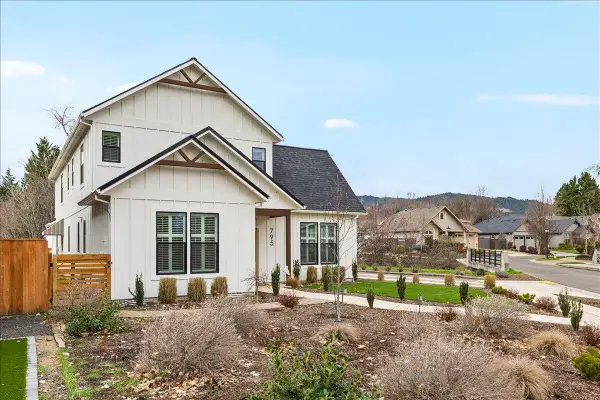 795 Bybee Drive, Jacksonville, OR 97530