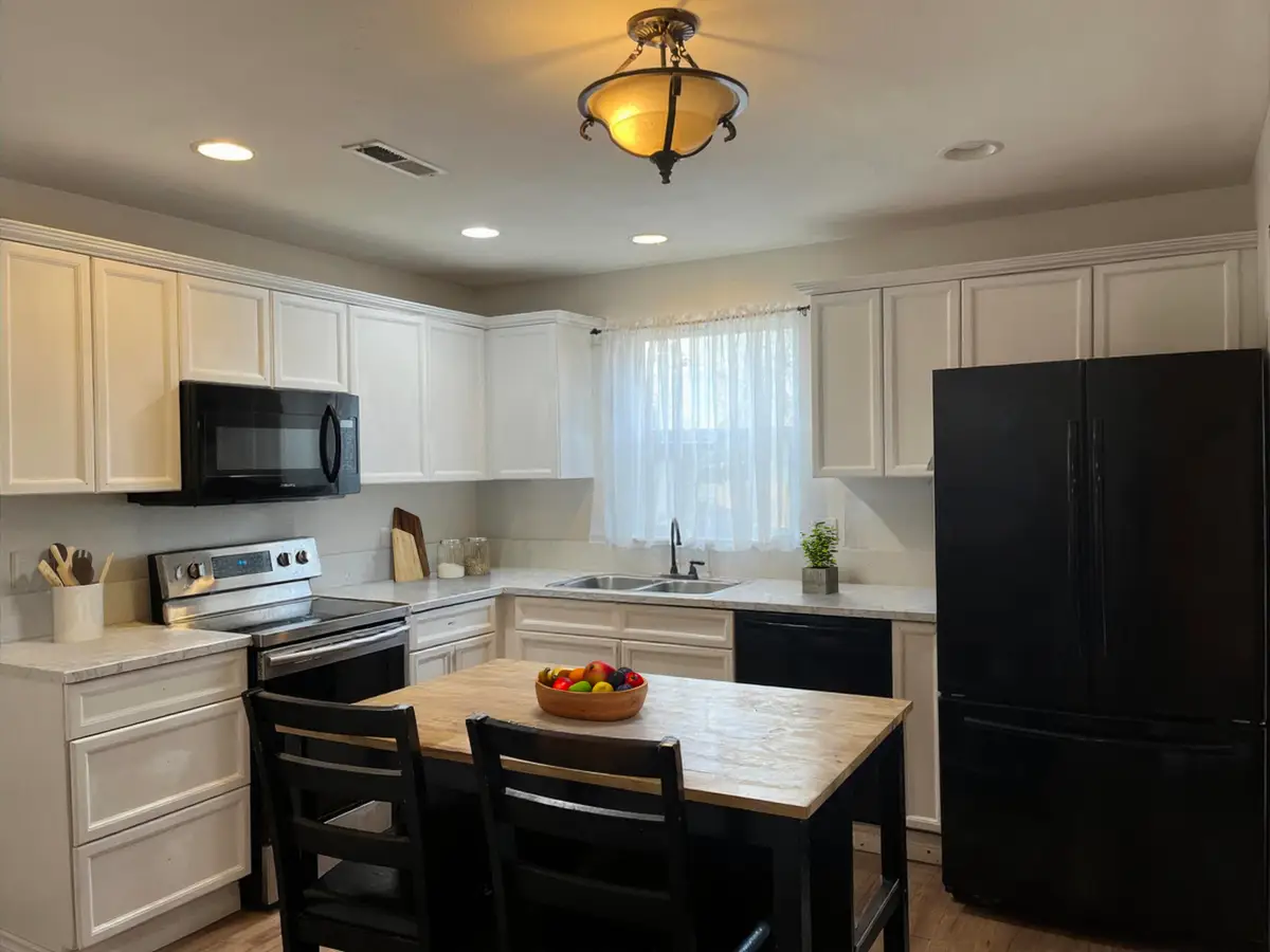 3433 SW Kalama Avenue, Redmond, OR 97756 - #1