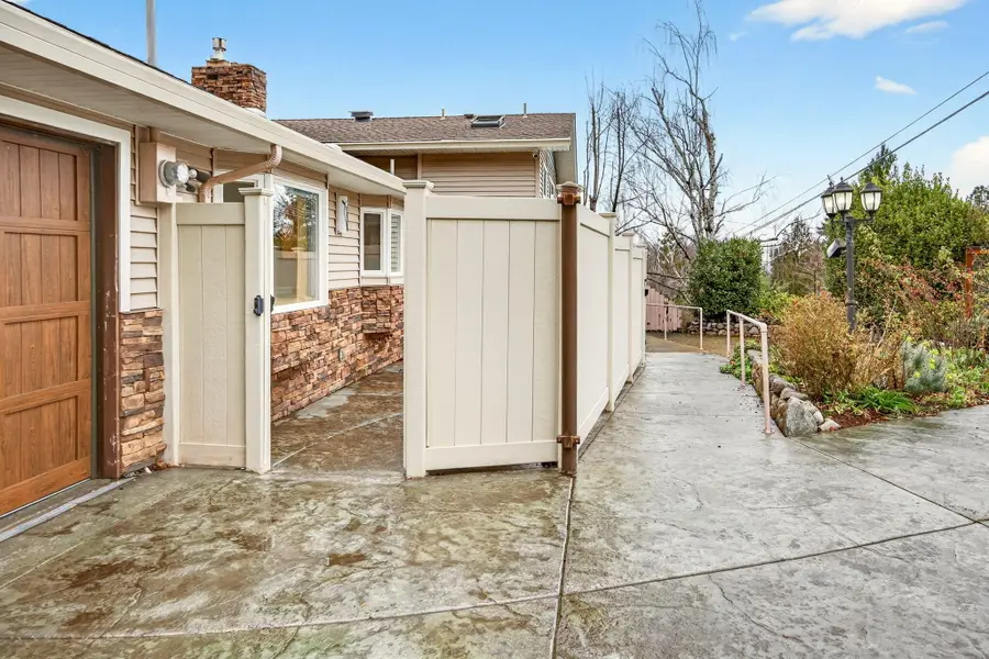 1059 Terra Avenue, Ashland, OR 97520 - #3