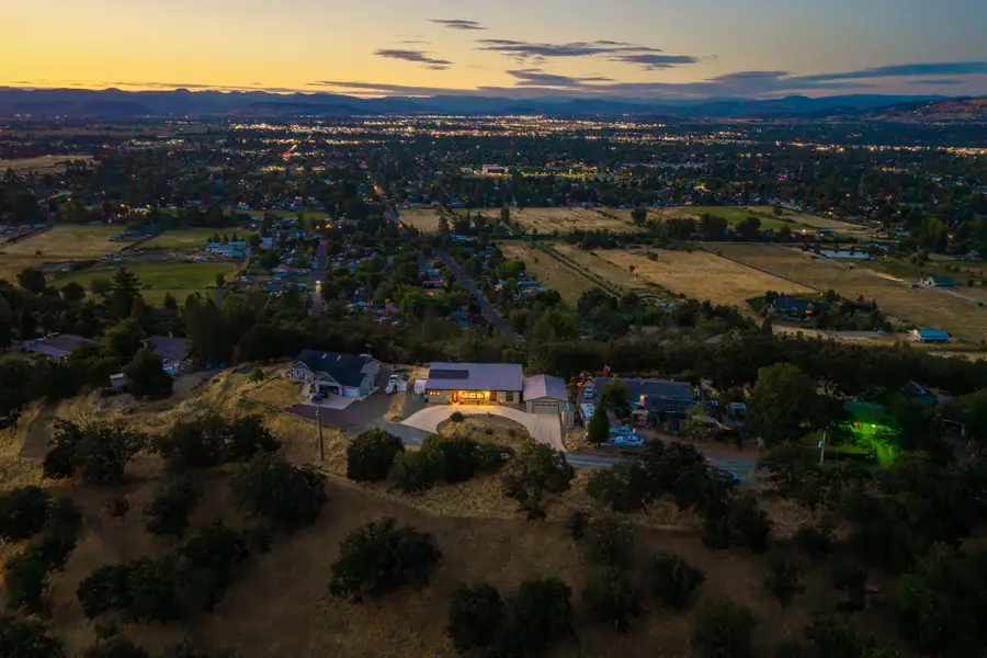 1873 Sundial Drive, Medford, OR 97501 - #2