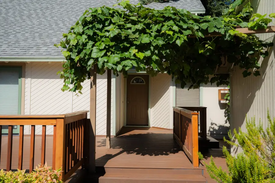 1277 Gardendale Avenue, Medford, OR 97504 - #2