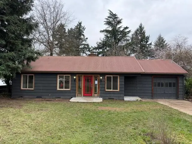 215 Hillhouse Avenue, Medford, OR 97504 - #2