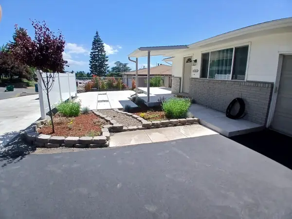 1752 Kimberly Drive #1752&1754, Klamath Falls, OR 97603