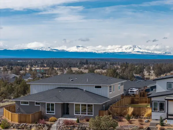 3781 SW 43rd Street, Redmond, OR 97756