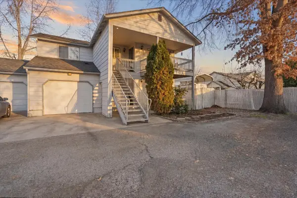 512 Village Drive, Central Point, OR 97502