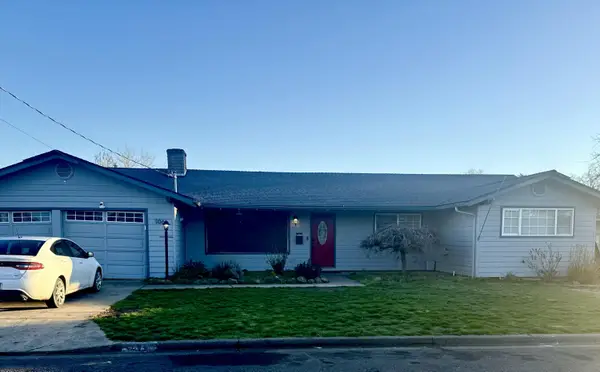 106 Victoria Way, Central Point, OR 97502