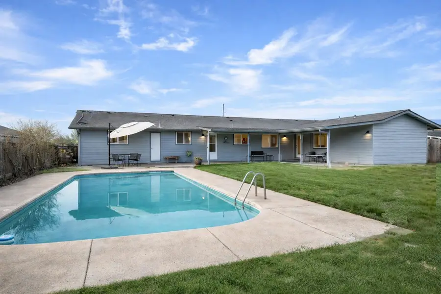 106 Victoria Way, Central Point, OR 97502 - #2