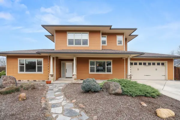 1401 Lithia Way, Talent, OR 97540