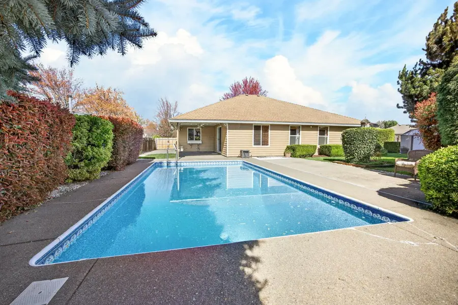 489 Vincent Avenue, Central Point, OR 97502 - #3