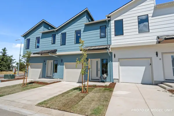 2028 Sunset Drive #8, Medford, OR 97501