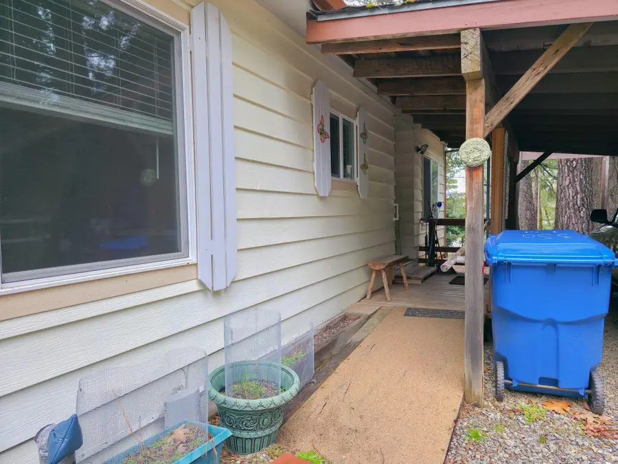 350 Hamilton Avenue, Cave Junction, OR 97523 - #2