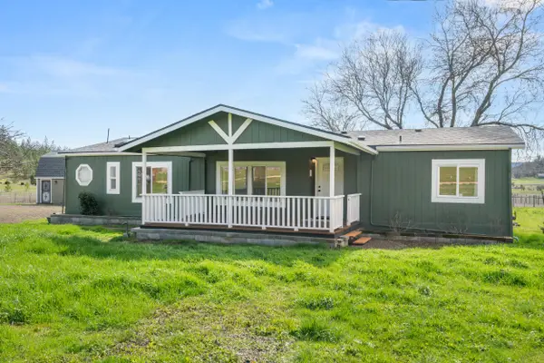 533 Chateau Drive, Eagle Point, OR 97524