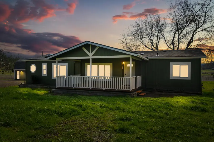 533 Chateau Drive, Eagle Point, OR 97524 - #2