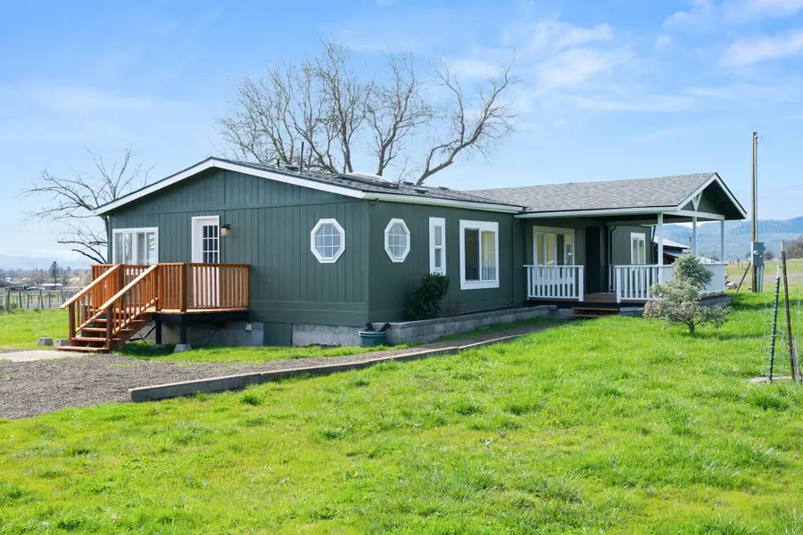 533 Chateau Drive, Eagle Point, OR 97524 - #3