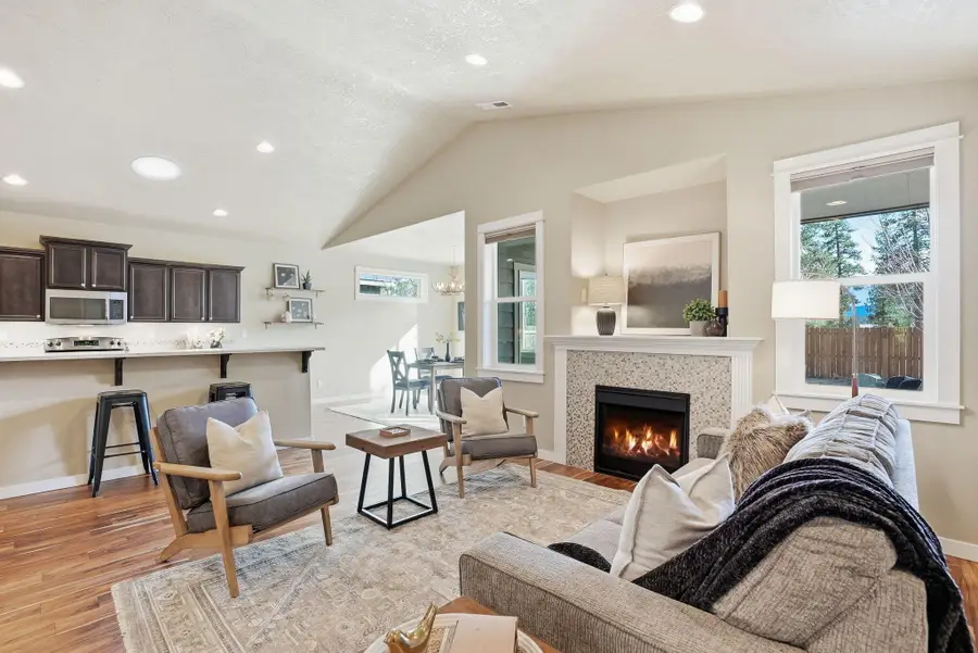 1255 W Mckinney Butte Road #E, Sisters, OR 97759 - #2