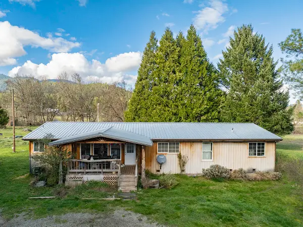 1392 Cedar Flat Road, Williams, OR 97544