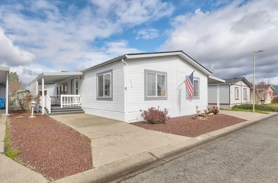 310 Whispering Willow Drive, Grants Pass, OR 97527 - #2