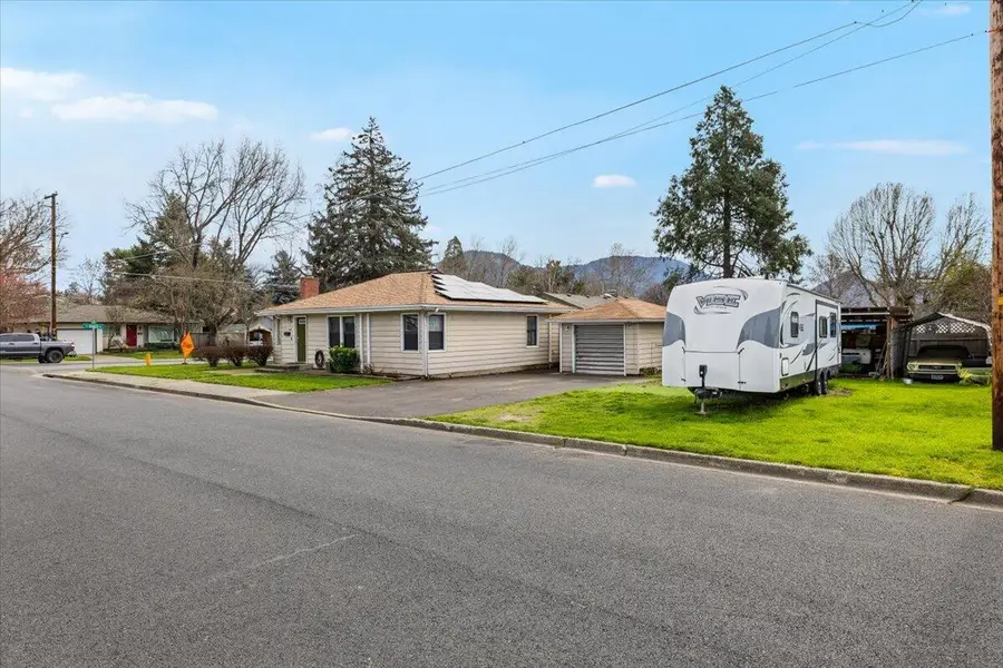 442 NE Baker Drive, Grants Pass, OR 97526 - #3