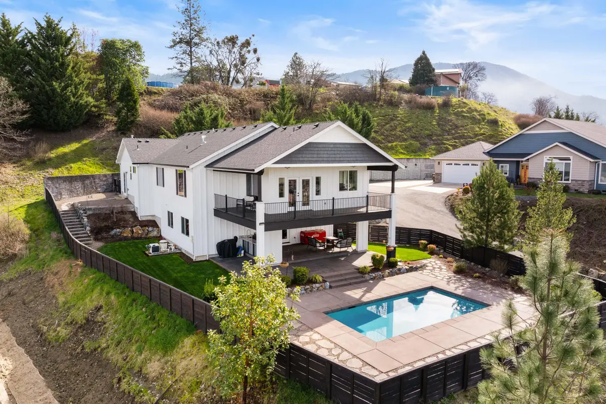 2357 Robertson, Grants Pass, OR 97527 - #1