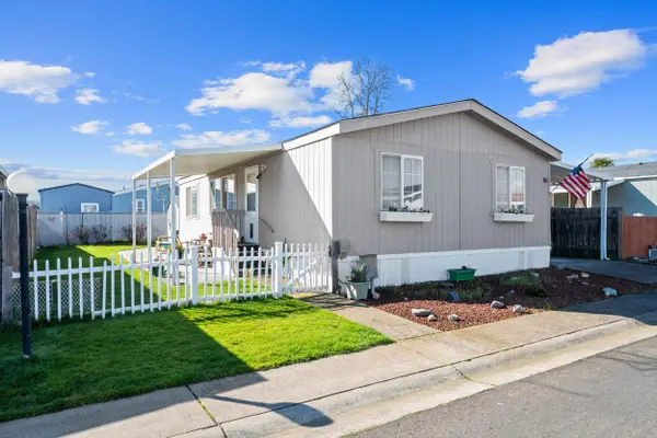 1570 S Peach Street #SPC 65, Medford, OR 97501