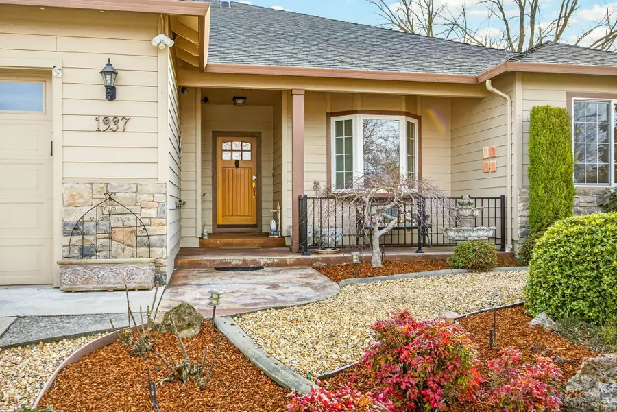 1937 Woodside Drive, Medford, OR 97501 - #3