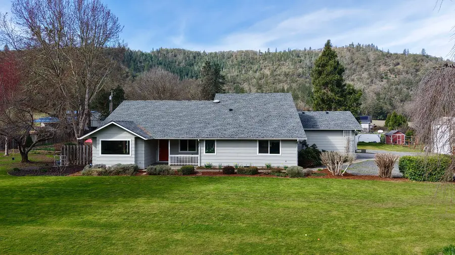 9401 Old Stage, Central Point, OR 97502 - #2