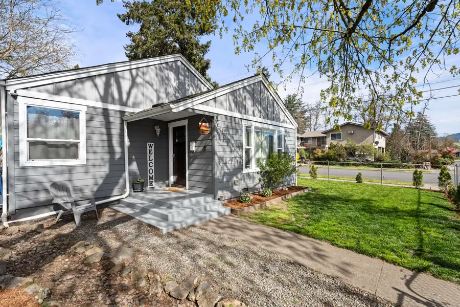 244 NE B Street, Grants Pass, OR 97526 - #3