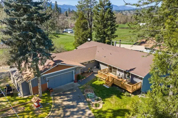 4214 Midway Avenue, Grants Pass, OR 97527