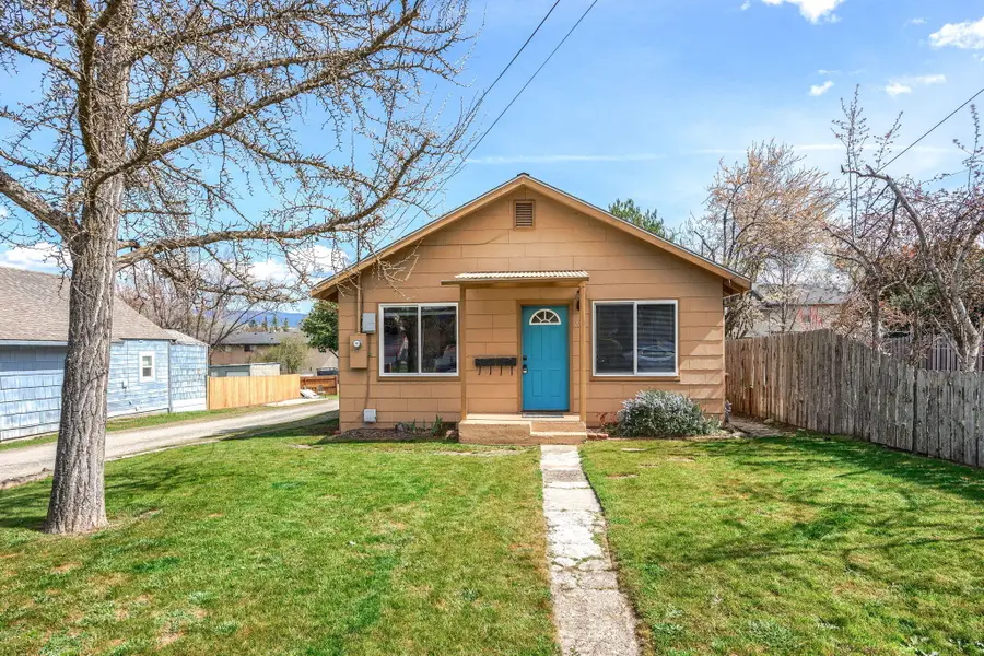 128 S Mountain Avenue, Ashland, OR 97520 - #2