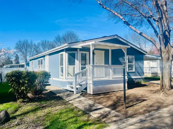 633 E Archwood Drive #UNIT 43, Eagle Point, OR 97524