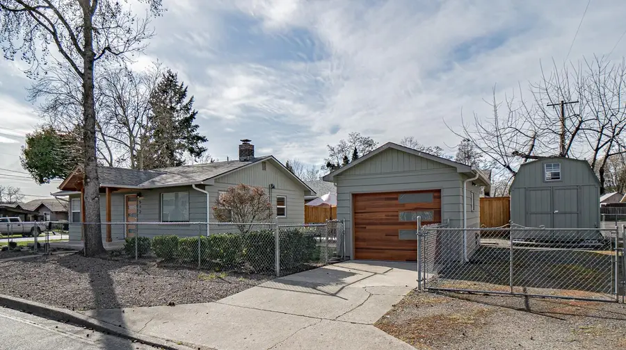 512 SE 10th Street, Grants Pass, OR 97526 - #2