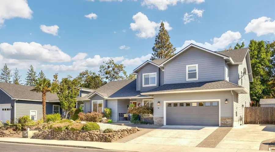 31 Wildwood Drive, Eagle Point, OR 97524 - #2