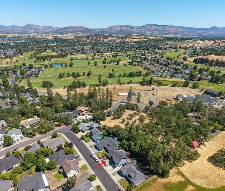 31 Wildwood Drive, Eagle Point, OR 97524 - #3