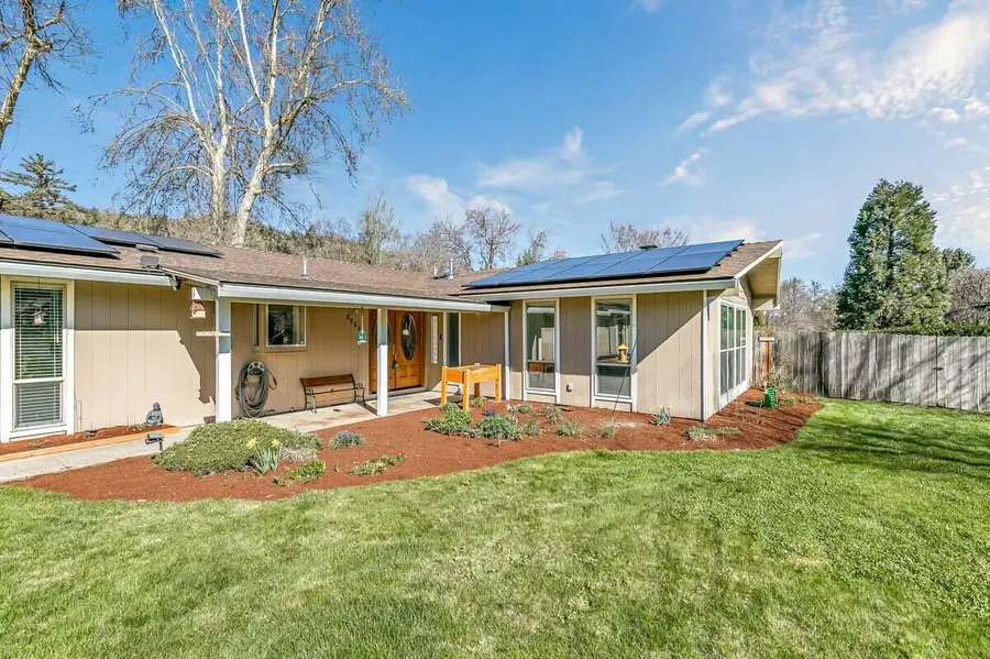 2860 W Griffin Creek Road, Medford, OR 97501 - #3