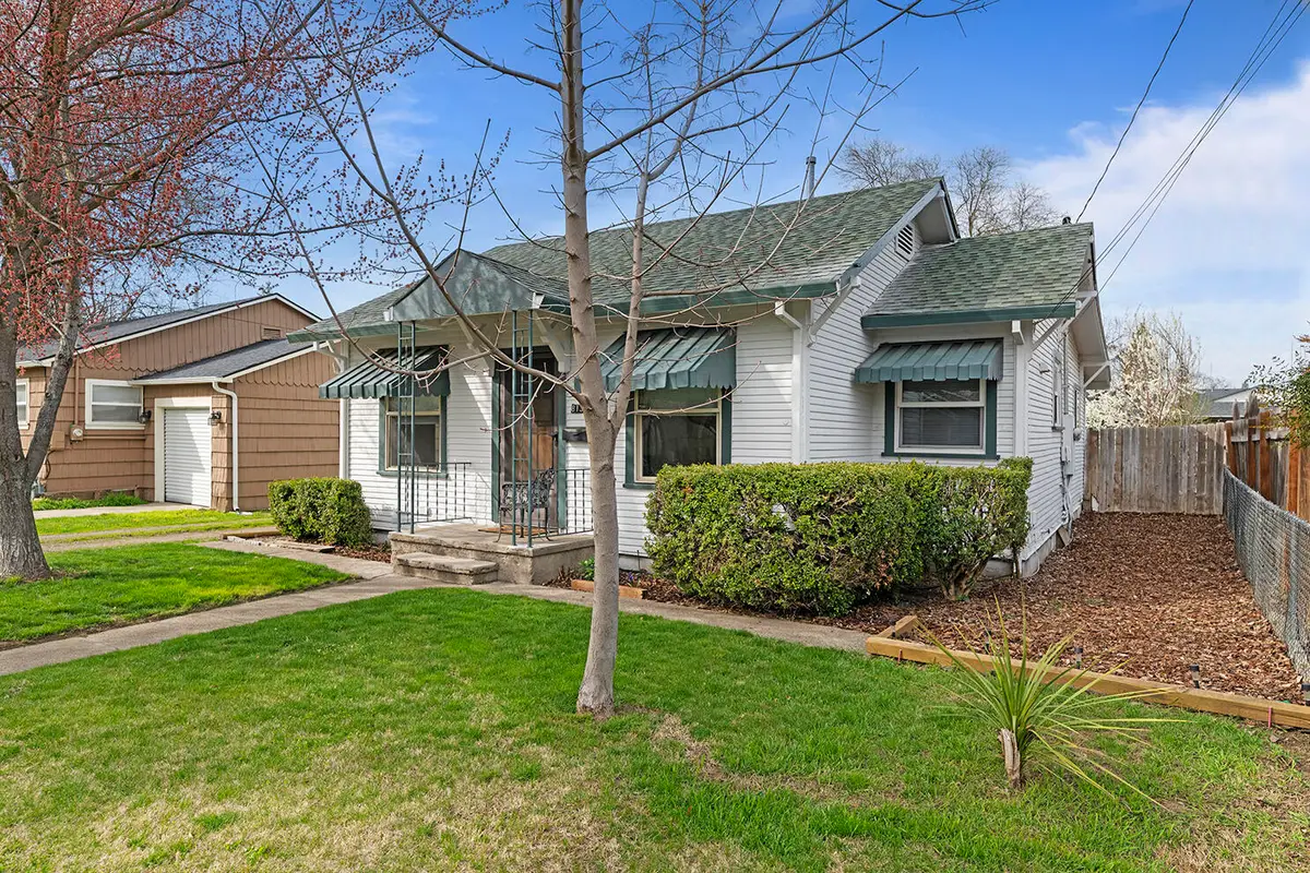 813 E 9th Street, Medford, OR 97504 - #1