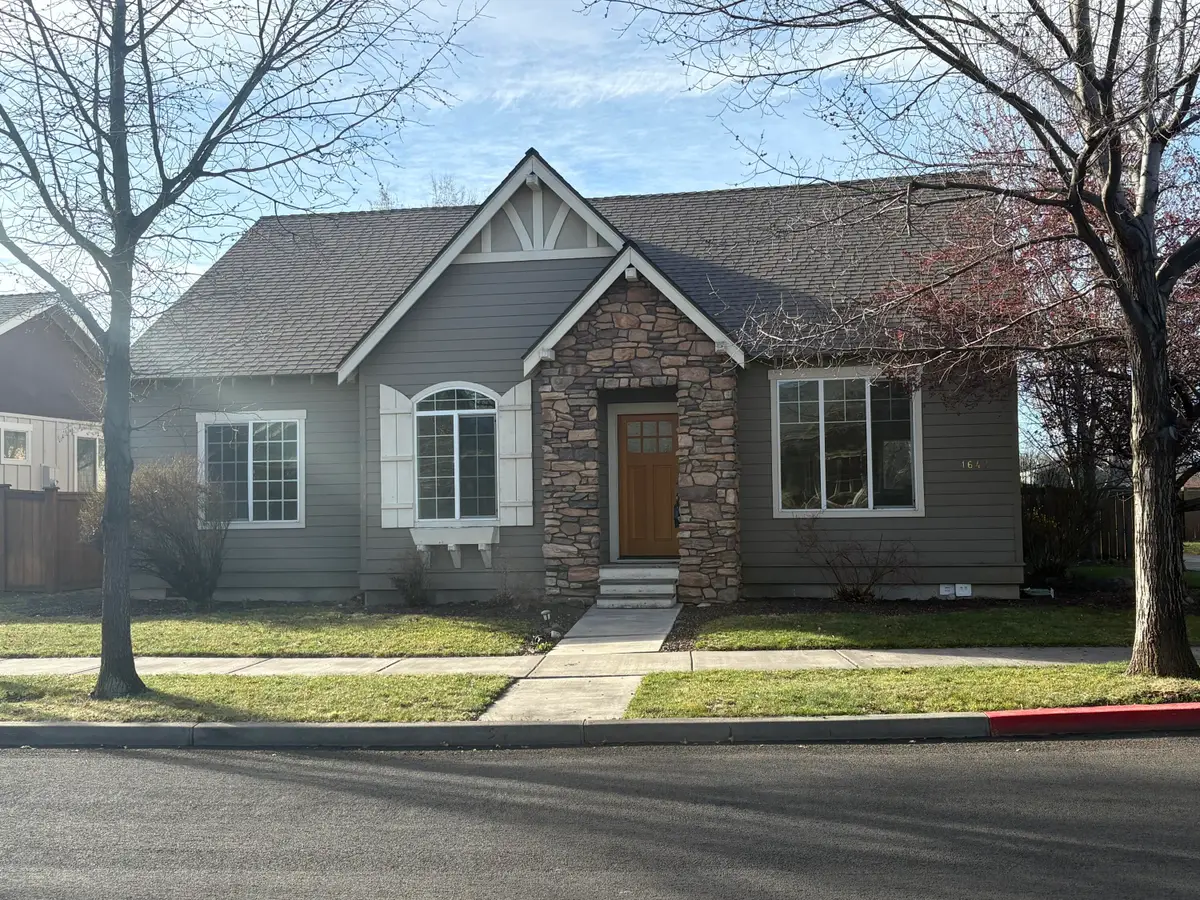 1642 NW Hemlock Avenue, Redmond, OR 97756 - #1