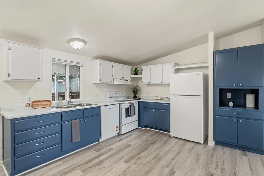 1570 S Peach Street #SPC 100, Medford, OR 97501 - #3