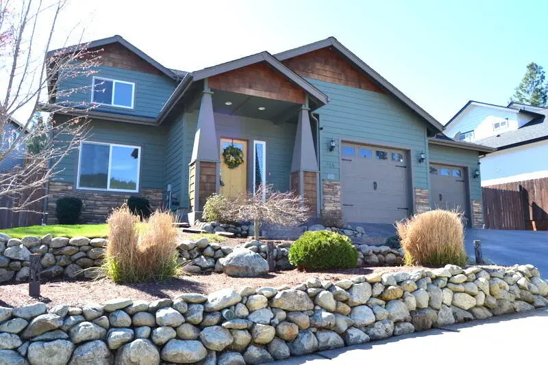 915 NW Bishop Street, Grants Pass, OR 97526 - #1