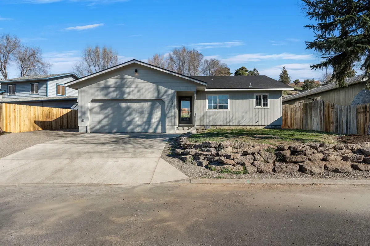 695 NE 8th Street, Prineville, OR 97754 - #1