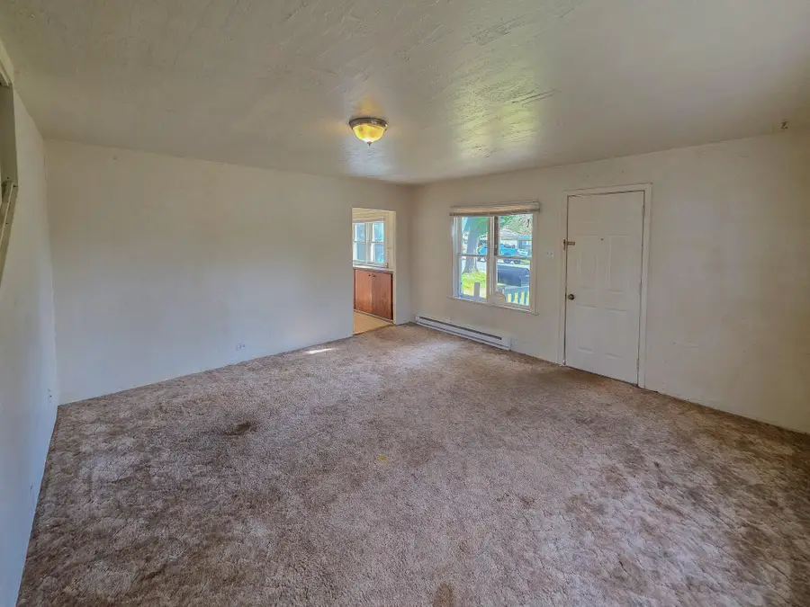 814 NW C Street, Grants Pass, OR 97526 - #3