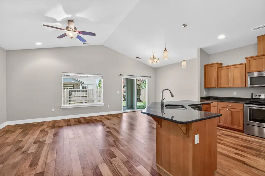 989 Pendleton Drive, Medford, OR 97501 - #3