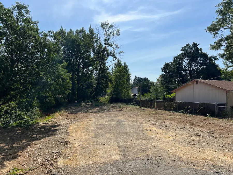 127 S Kerby Avenue, Cave Junction, OR 97523 - #2