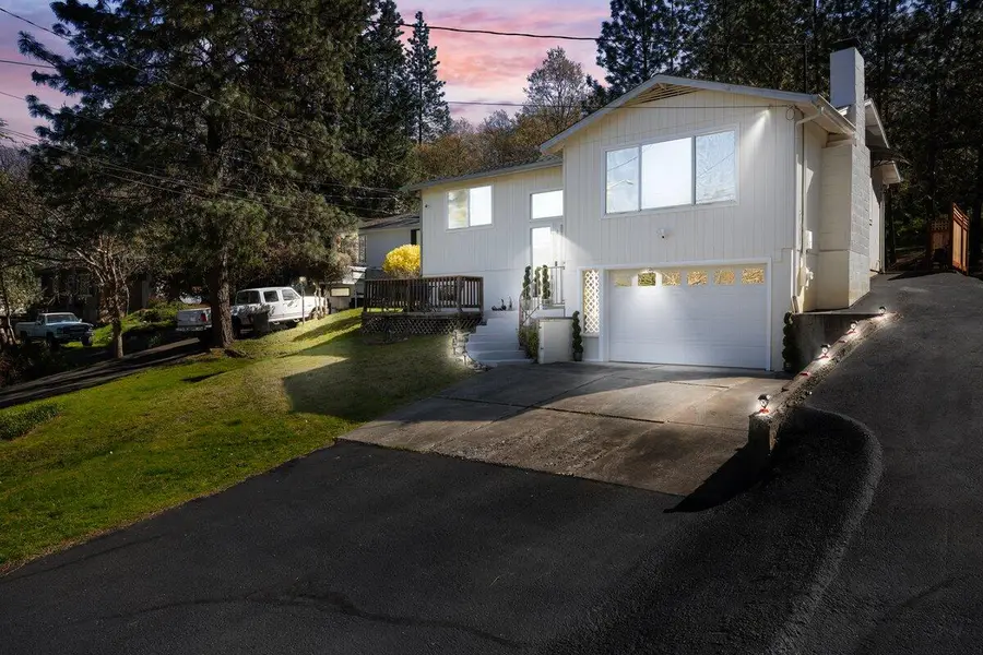 645 S 5th, Jacksonville, OR 97530 - #2