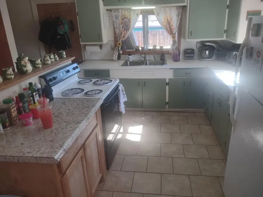 864 SW 3rd Street, Madras, OR 97741 - #2