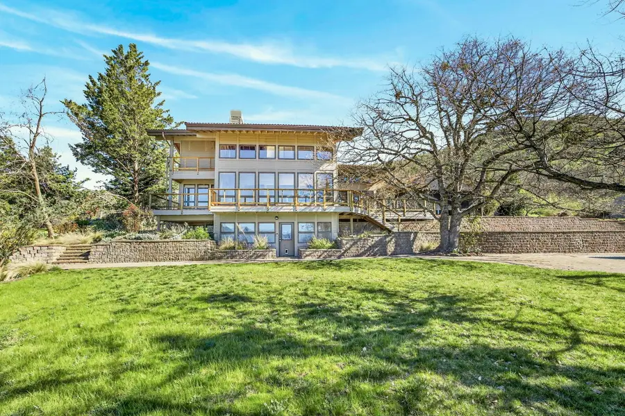 6023 Hillcrest Road, Medford, OR 97504 - #2