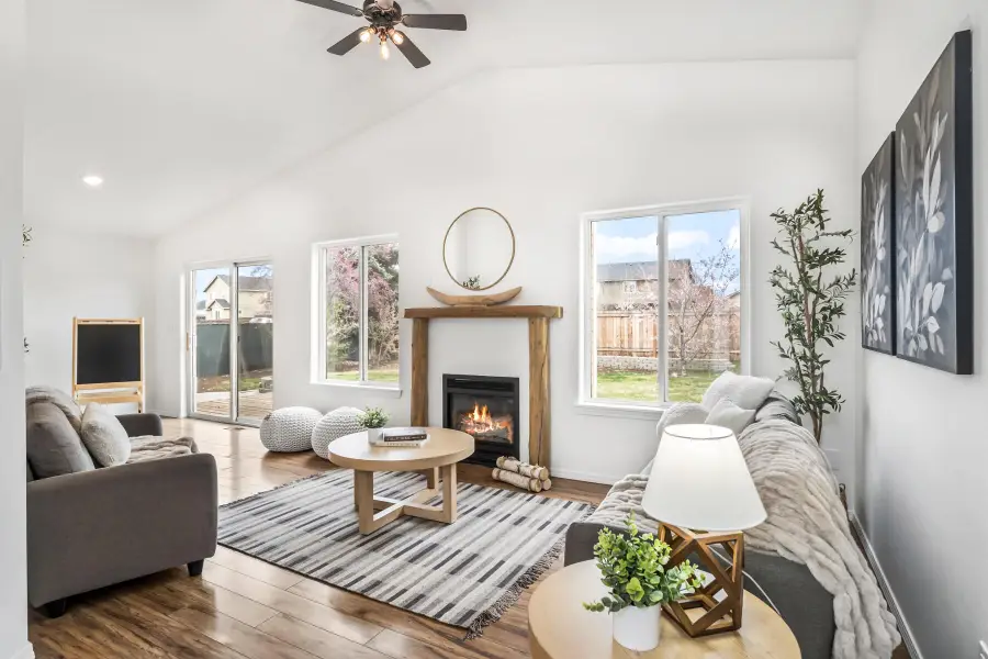 730 NW 19th Place, Redmond, OR 97756 - #3