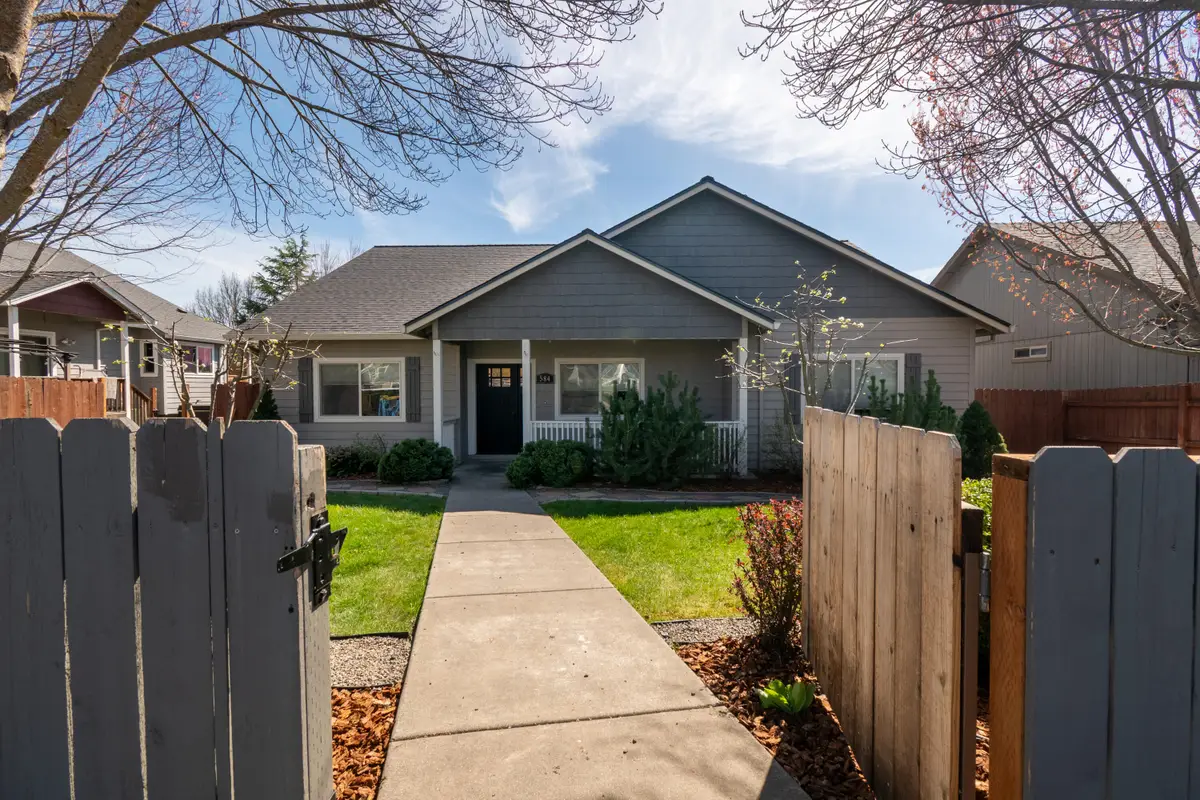 584 Barton Road, Eagle Point, OR 97524 - #1